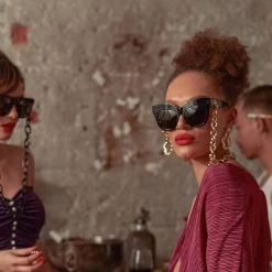 Linda Farrow Women's The Dunaway | Oversized Sunglasses In Black Frame (C1)