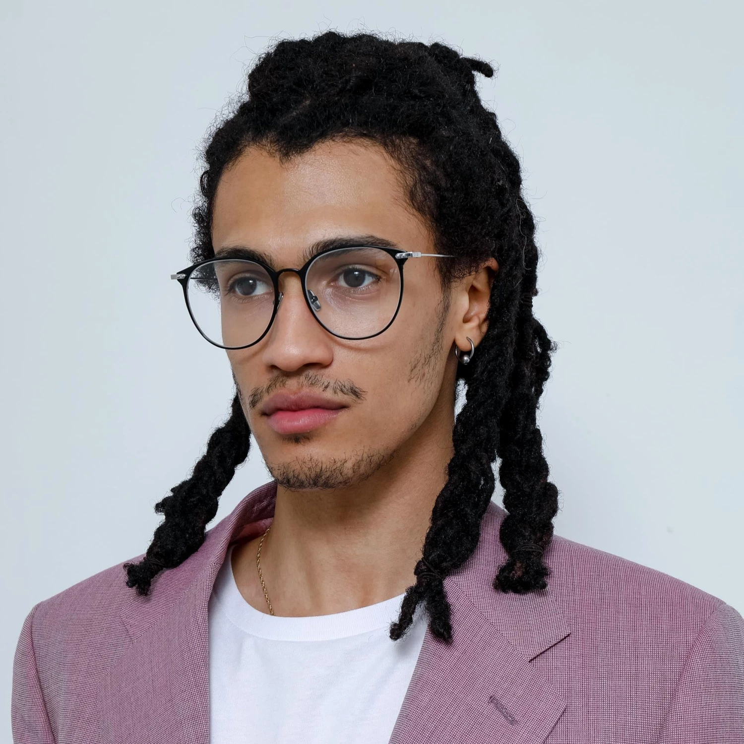 Linda Farrow Linear Sophia Oval Optical Frame In Black And Yellow Gold 2 Linda Farrow Linear Sophia Oval Optical Frame In Black And Yellow Gold