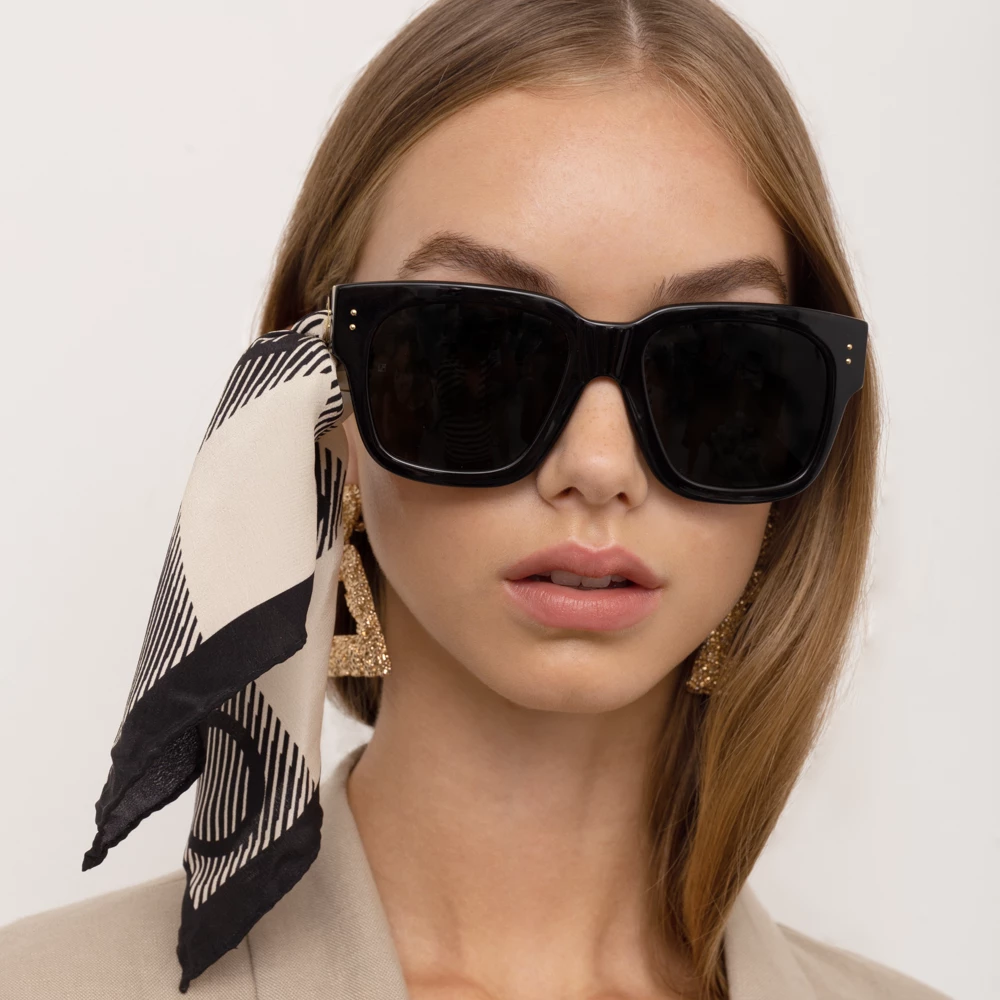 Linda Farrow Women's The Amber | D-Frame Sunglasses In Tortoiseshell (C2) 2 Linda Farrow Women's The Amber | D-Frame Sunglasses In Tortoiseshell (C2)